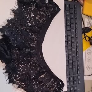 Chic Black Lace Bandeau